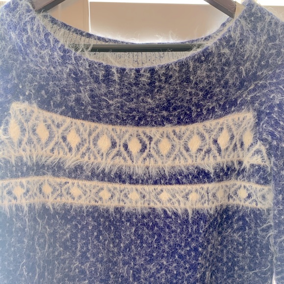 Anthropologie sweater- GORGEOUS & off the shoulder perfect for fall/winter. - Picture 3 of 4